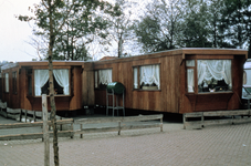 846192 Afbeelding van een woonwagen op het woonwagencentrum aan de Huppeldijk bij Utrecht.